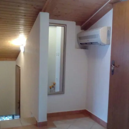 Apartmani Jozefina Omišalj Exterior foto